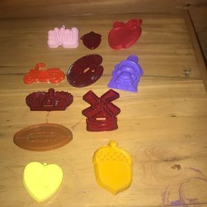 Hi this a play doh set of 11